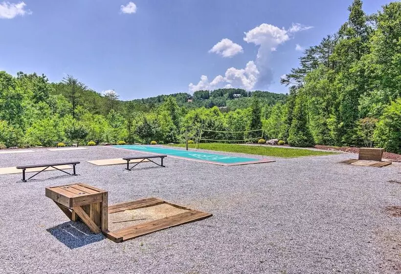 Tranquil Deck: Blue Ridge Mountain Retreat!