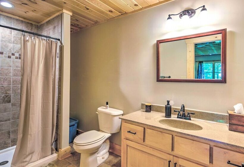 Tranquil Deck: Blue Ridge Mountain Retreat!