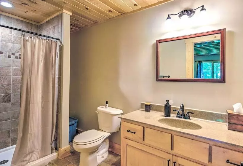 Tranquil Deck: Blue Ridge Mountain Retreat!