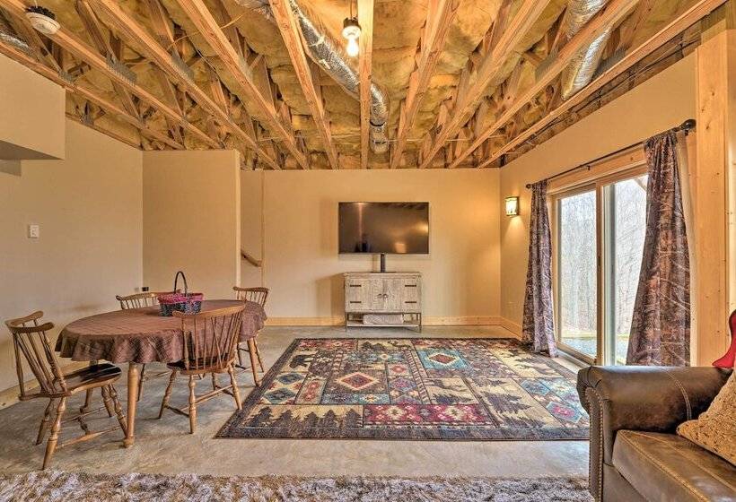 Tranquil Deck: Blue Ridge Mountain Retreat!