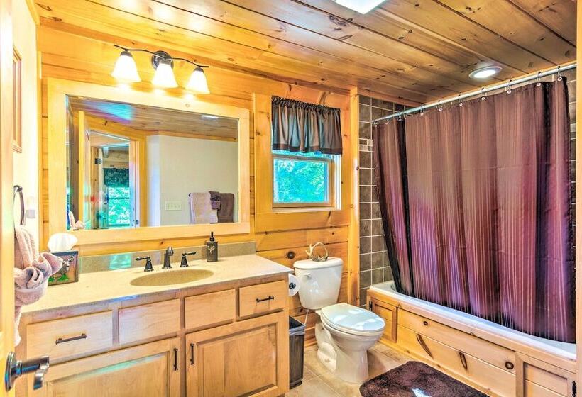 Tranquil Deck: Blue Ridge Mountain Retreat!