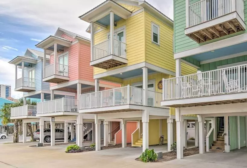 Sunny Gulf Shores Retreat W/ Deck: Walk To Beach!