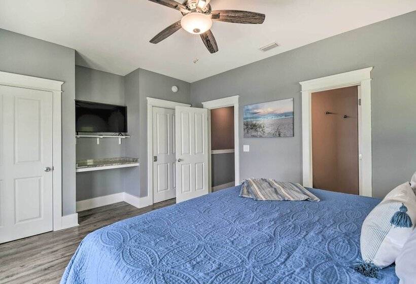 Sunny Gulf Shores Retreat W/ Deck: Walk To Beach!