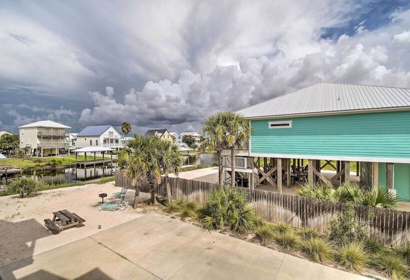 Sunny Gulf Shores Retreat W/ Deck: Walk To Beach!