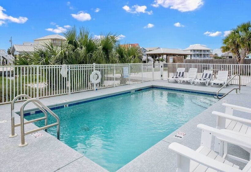 Sunny Gulf Shores Retreat W/ Deck: Walk To Beach!