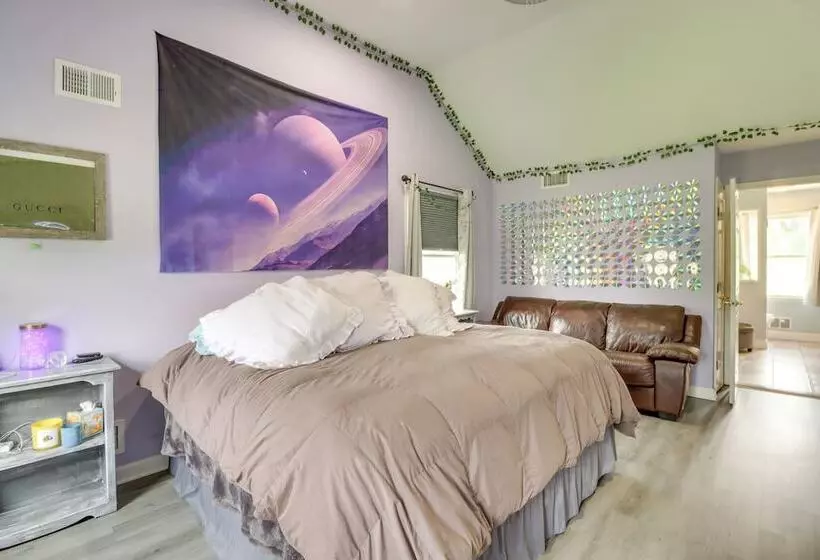 Calm Columbia Haven: Outdoor Pool, Hot Tub!