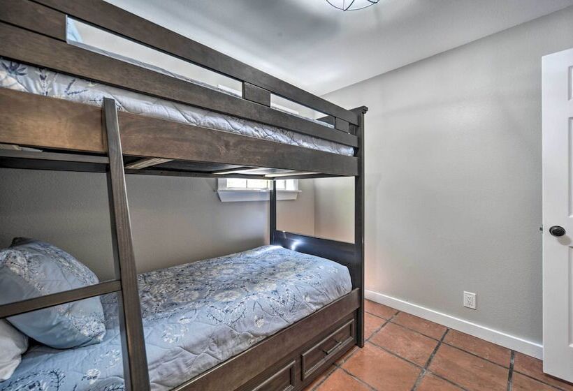 Canyon Lake Hideaway W/ Fire Pit & Yard!