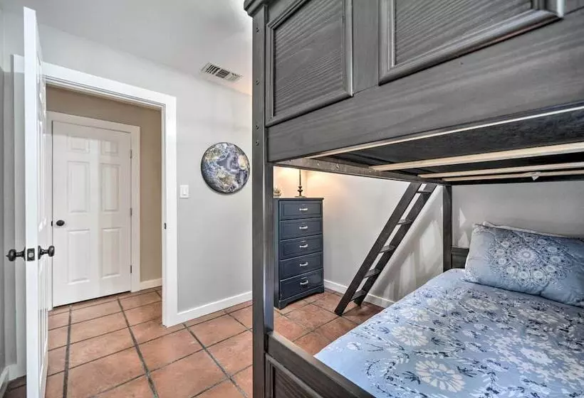 Canyon Lake Hideaway W/ Fire Pit & Yard!