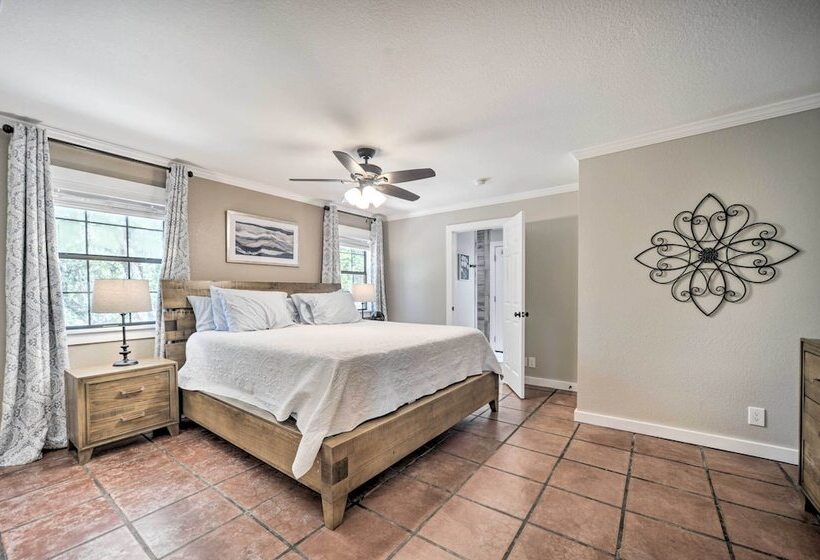 Canyon Lake Hideaway W/ Fire Pit & Yard!