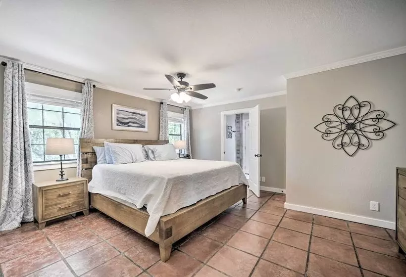 Canyon Lake Hideaway W/ Fire Pit & Yard!