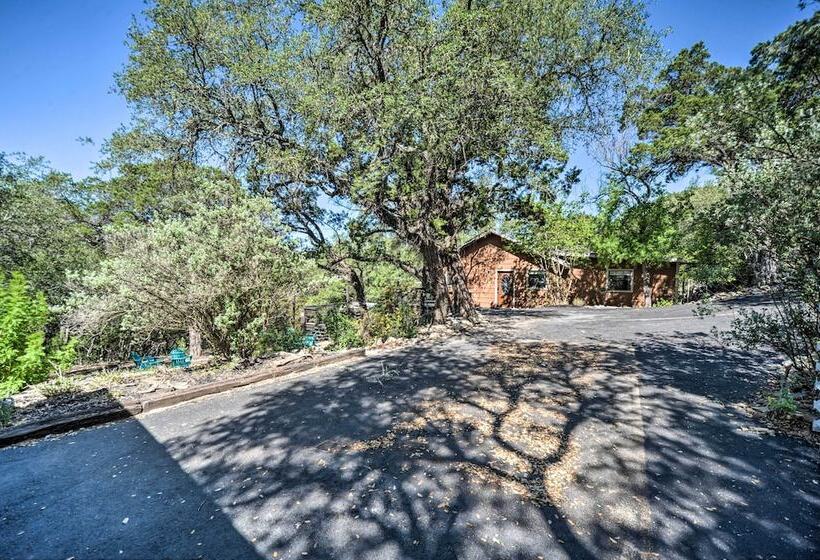 Canyon Lake Hideaway W/ Fire Pit & Yard!