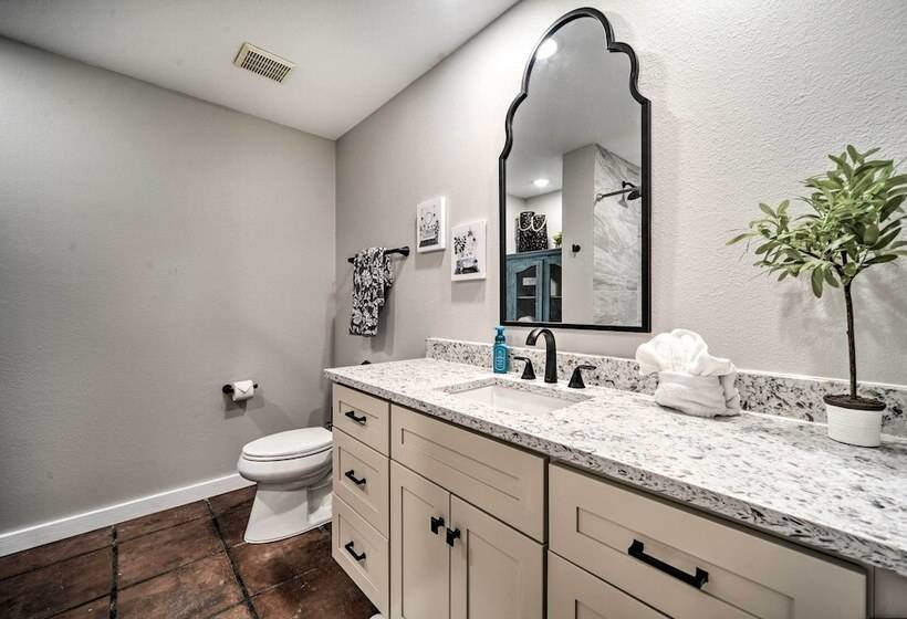 Canyon Lake Hideaway W/ Fire Pit & Yard!