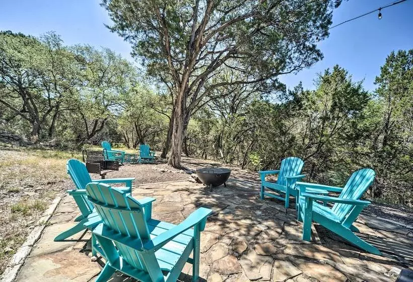 Canyon Lake Hideaway W/ Fire Pit & Yard!