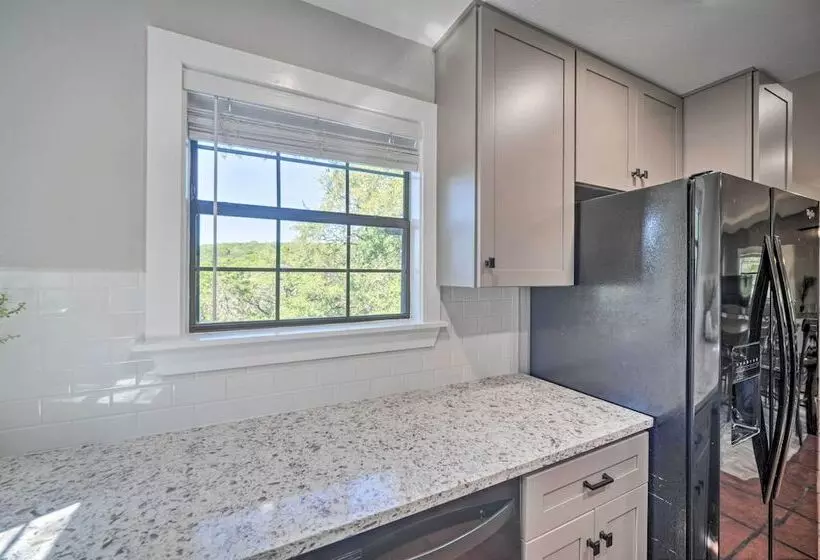 Canyon Lake Hideaway W/ Fire Pit & Yard!