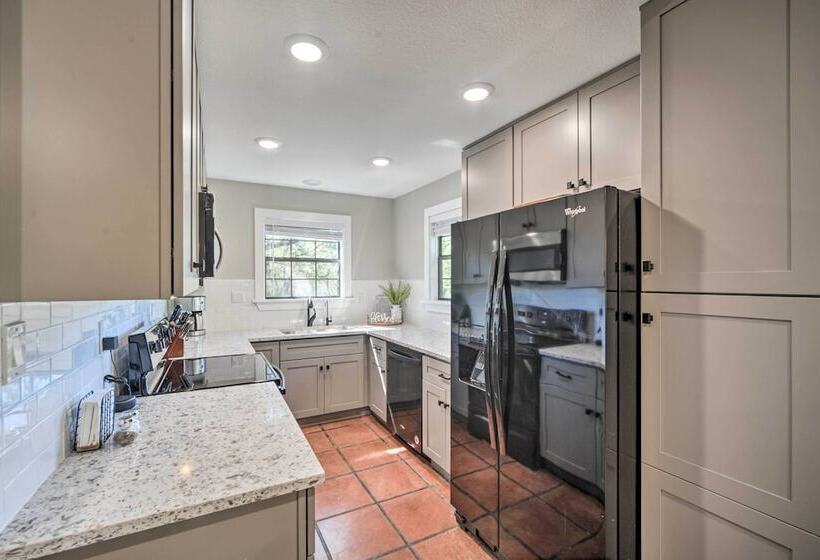 Canyon Lake Hideaway W/ Fire Pit & Yard!