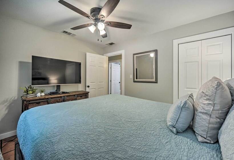 Canyon Lake Hideaway W/ Fire Pit & Yard!