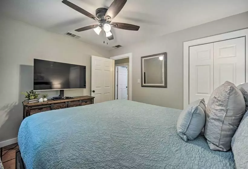 Canyon Lake Hideaway W/ Fire Pit & Yard!