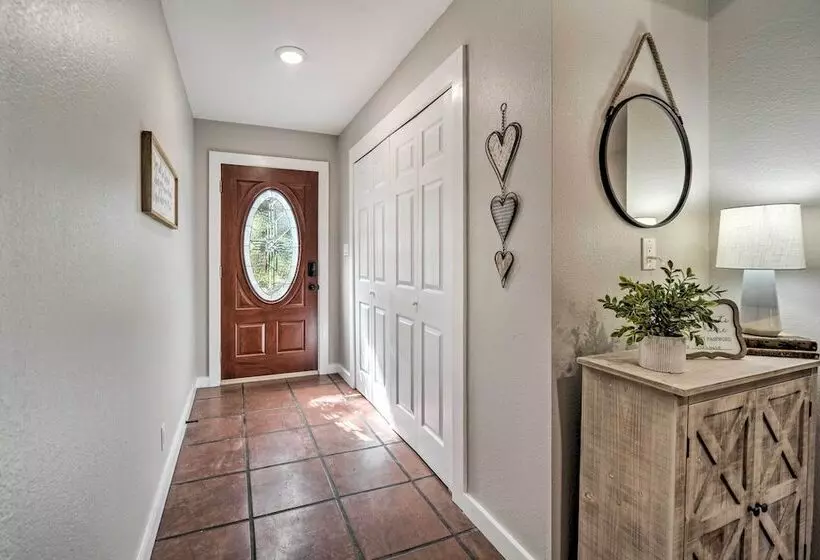 Canyon Lake Hideaway W/ Fire Pit & Yard!