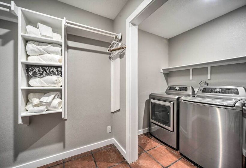 Canyon Lake Hideaway W/ Fire Pit & Yard!