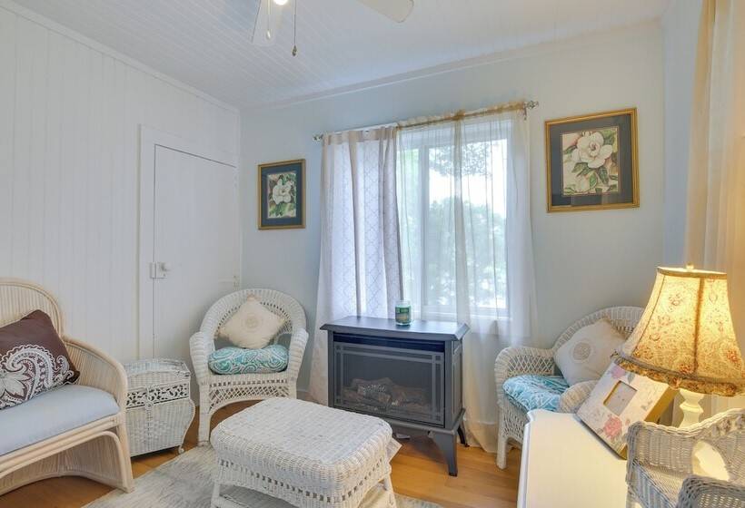 Charming Danbury Cottage W/ Lake Kenosia Access!