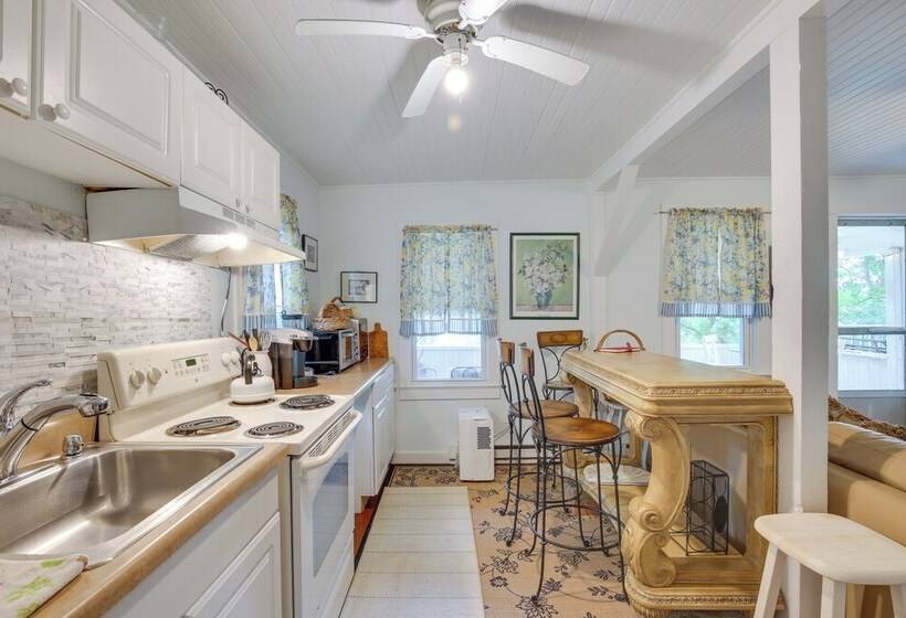 Charming Danbury Cottage W/ Lake Kenosia Access!