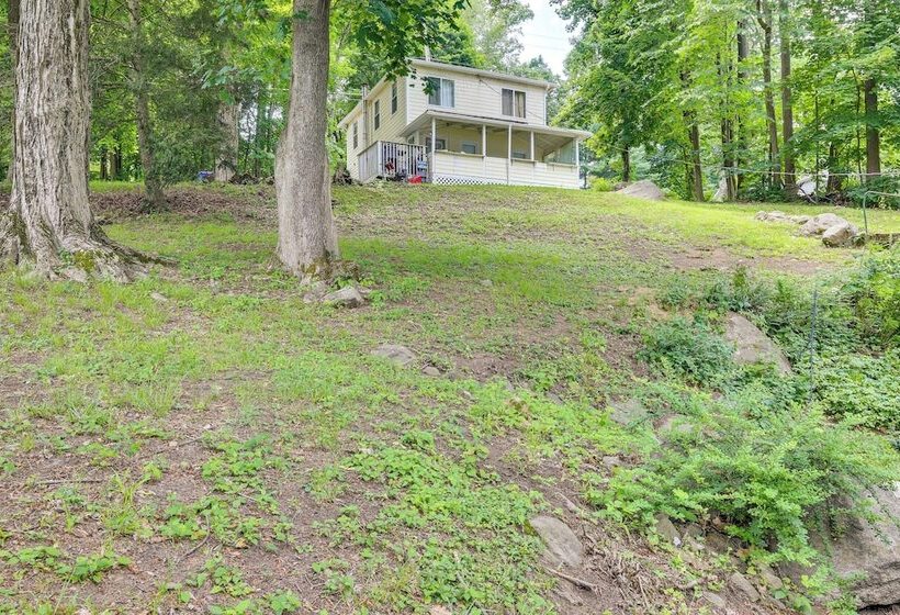 Charming Danbury Cottage W/ Lake Kenosia Access!