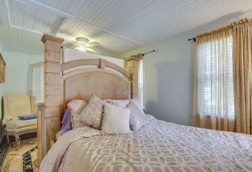 Charming Danbury Cottage W/ Lake Kenosia Access!