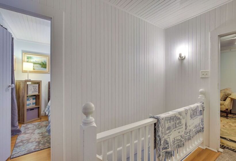 Charming Danbury Cottage W/ Lake Kenosia Access!