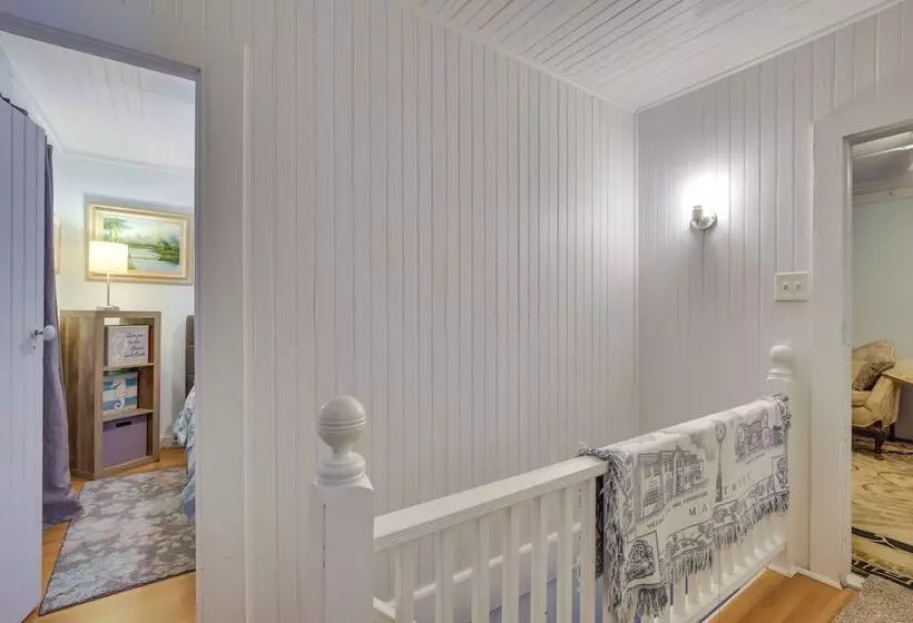 Charming Danbury Cottage W/ Lake Kenosia Access!