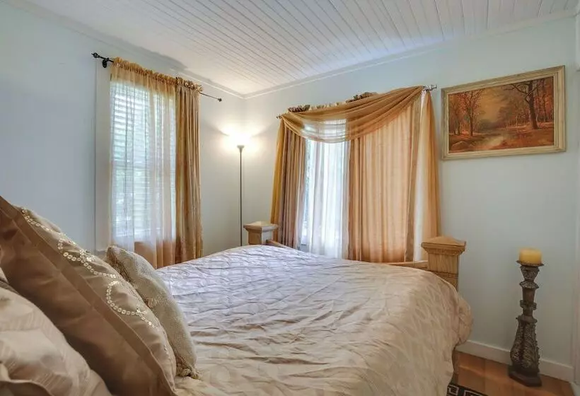 Charming Danbury Cottage W/ Lake Kenosia Access!