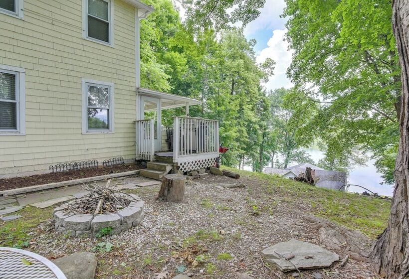 Charming Danbury Cottage W/ Lake Kenosia Access!