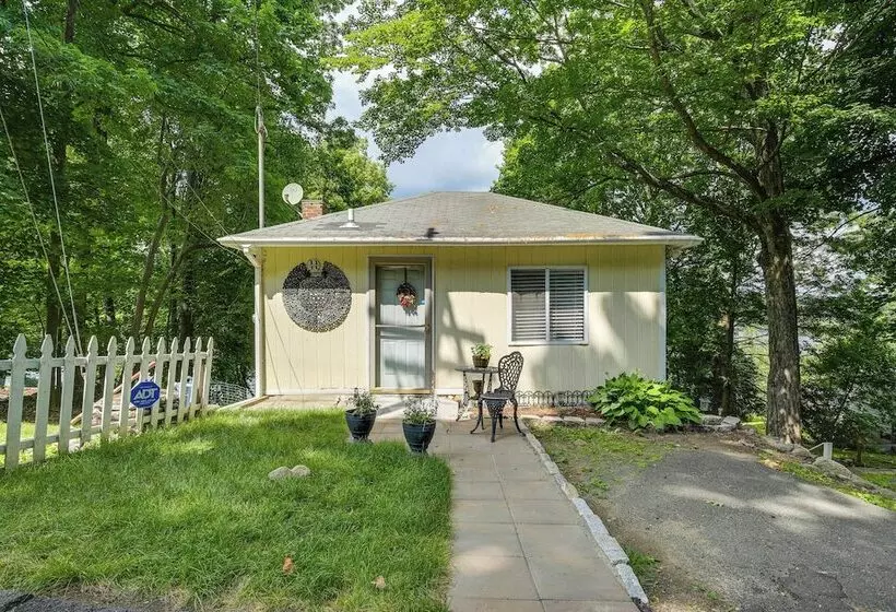 Charming Danbury Cottage W/ Lake Kenosia Access!