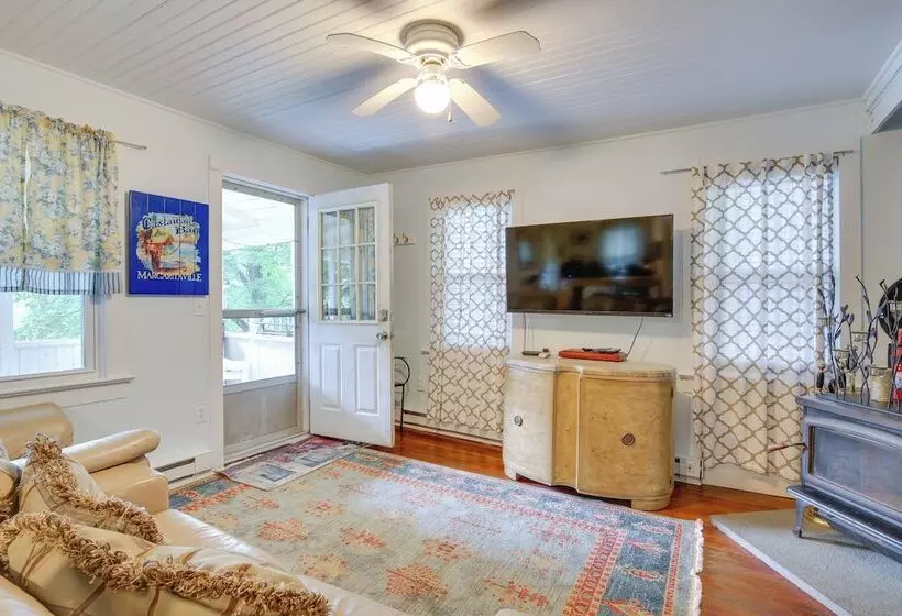 Charming Danbury Cottage W/ Lake Kenosia Access!