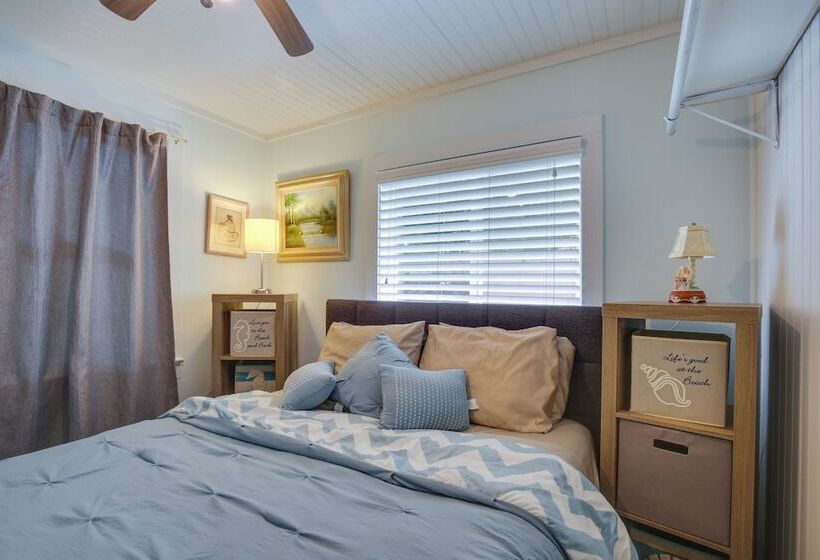 Charming Danbury Cottage W/ Lake Kenosia Access!