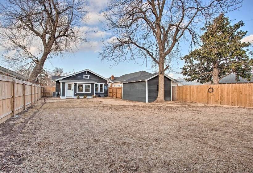 Charming Downtown Home W/ Updated Interior!