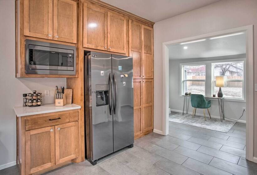 Charming Downtown Home W/ Updated Interior!