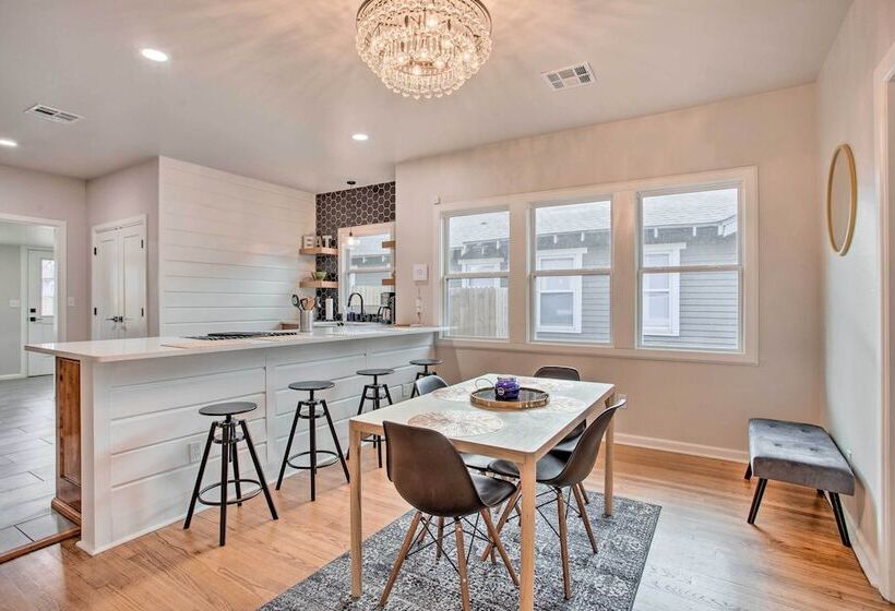 Charming Downtown Home W/ Updated Interior!