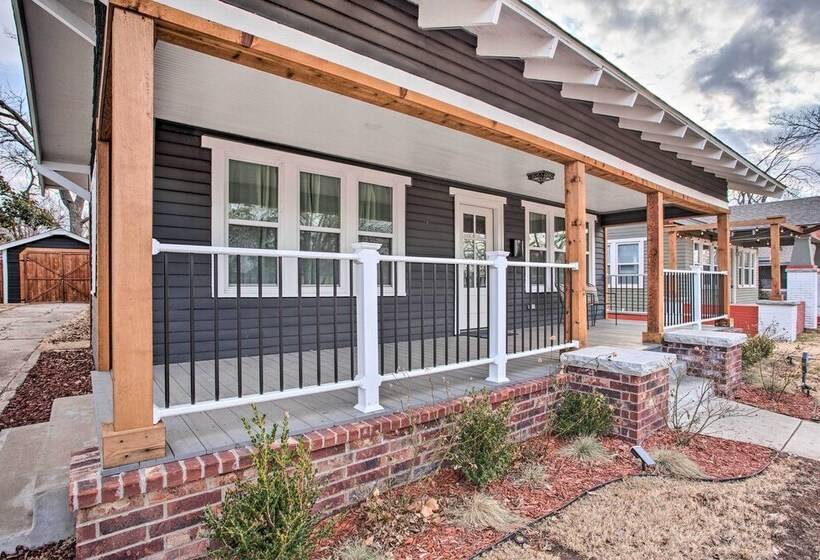 Charming Downtown Home W/ Updated Interior!