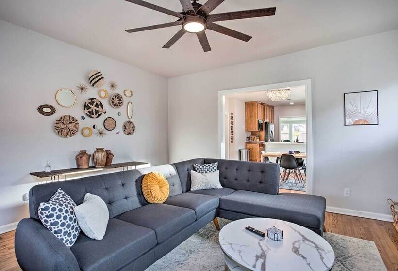 Charming Downtown Home W/ Updated Interior!