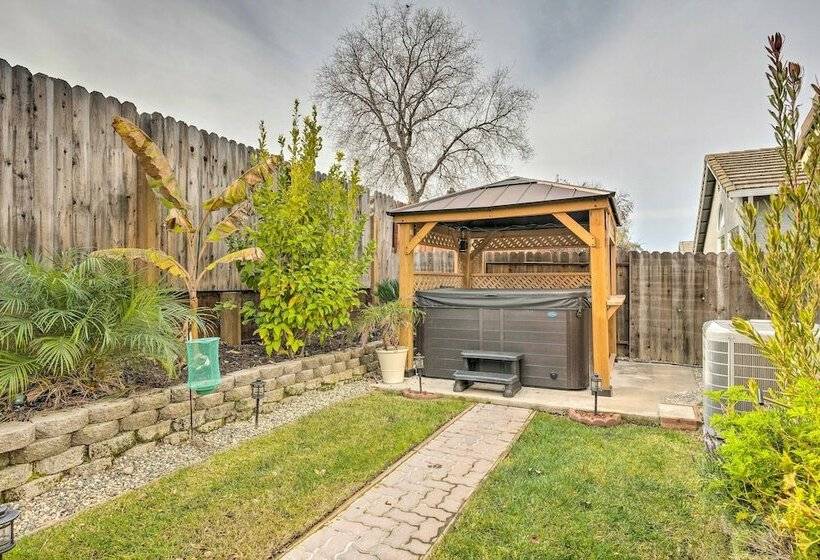 Cozy Home W/ Hot Tub ~ 13 Mi To Sacramento