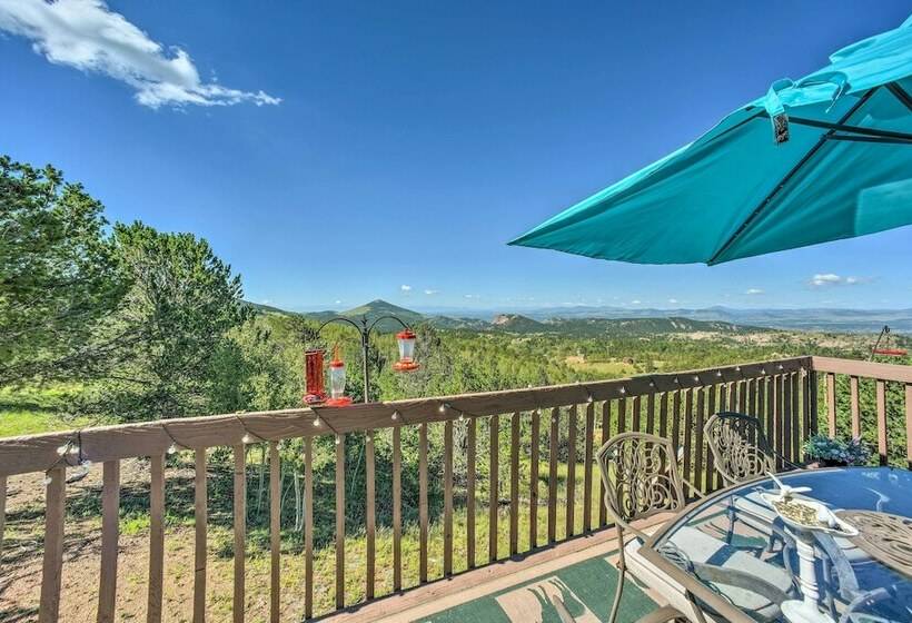 Cozy Mountain Cabin W/ Panoramic Mtn Views!