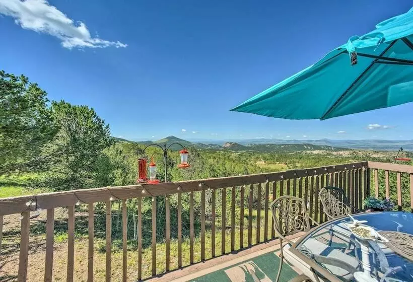 Cozy Mountain Cabin W/ Panoramic Mtn Views!