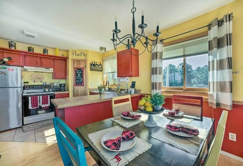 Cozy Mountain Cabin W/ Panoramic Mtn Views!