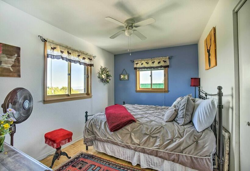 Cozy Mountain Cabin W/ Panoramic Mtn Views!