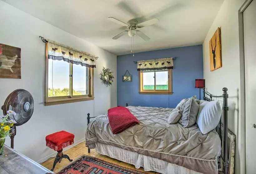 Cozy Mountain Cabin W/ Panoramic Mtn Views!