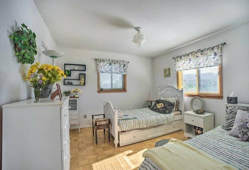 Cozy Mountain Cabin W/ Panoramic Mtn Views!