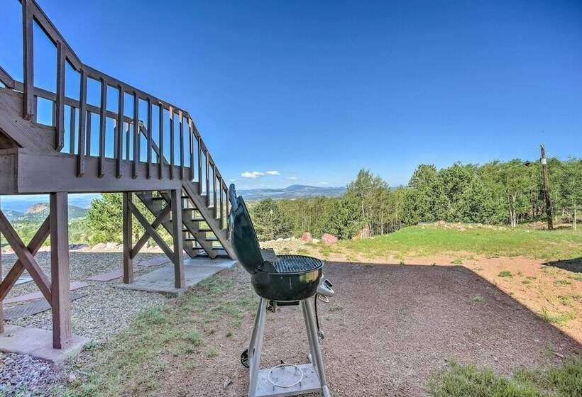 Cozy Mountain Cabin W/ Panoramic Mtn Views!