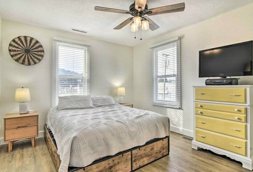 Cozy Scappoose Home ~ 22 Mi To Portland!