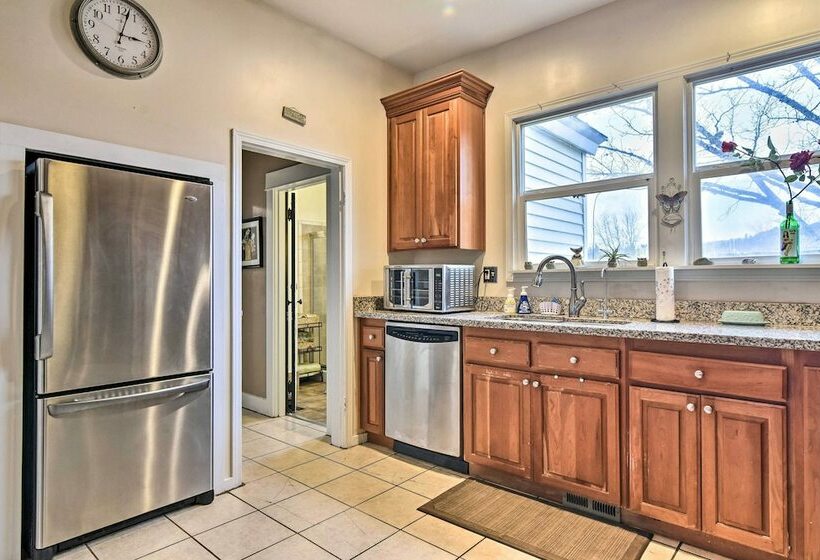 Cozy Scappoose Home ~ 22 Mi To Portland!