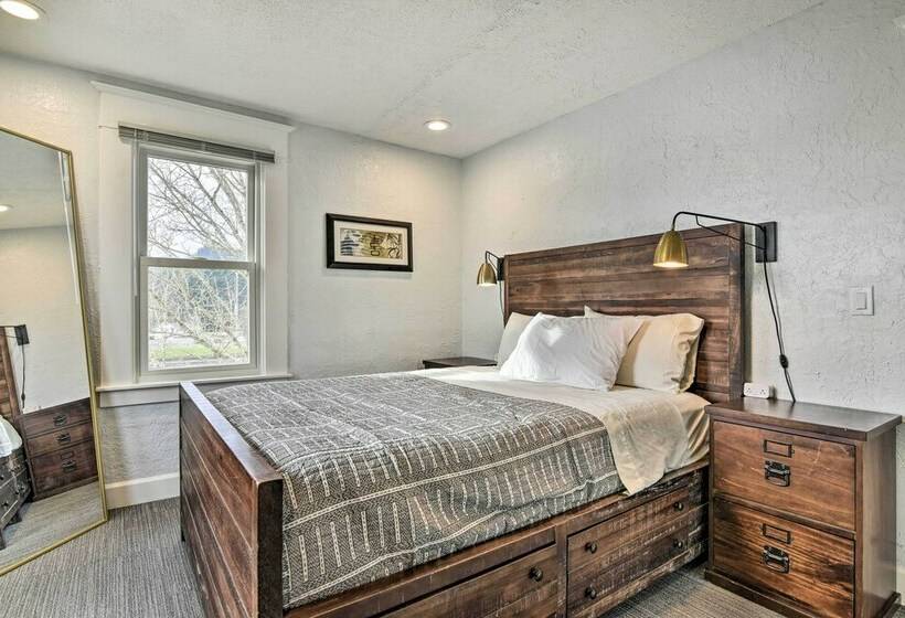 Cozy Scappoose Home ~ 22 Mi To Portland!